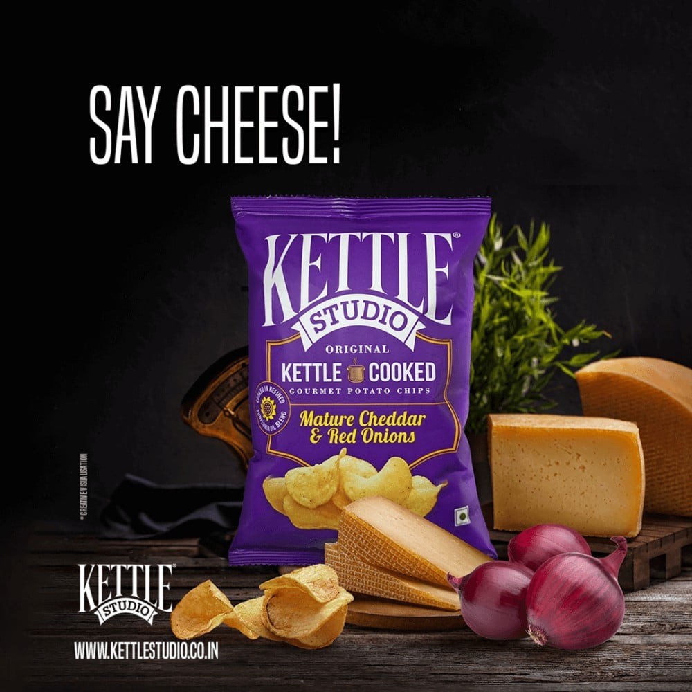 Kettle Studio Mature Cheddar & Red Onions Potato Chips