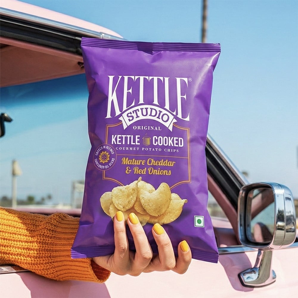 Kettle Studio Mature Cheddar & Red Onions Potato Chips